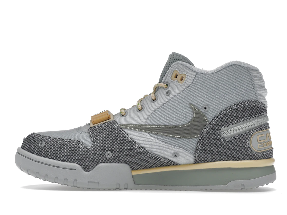 Vue 20 de Nike Air Trainer 1 SP Travis Scott Grey Haze
