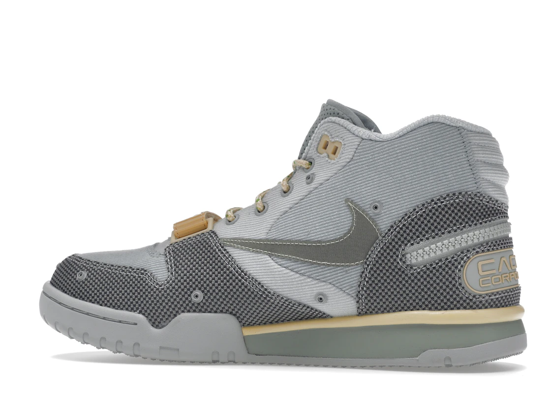 Vue 21 de Nike Air Trainer 1 SP Travis Scott Grey Haze