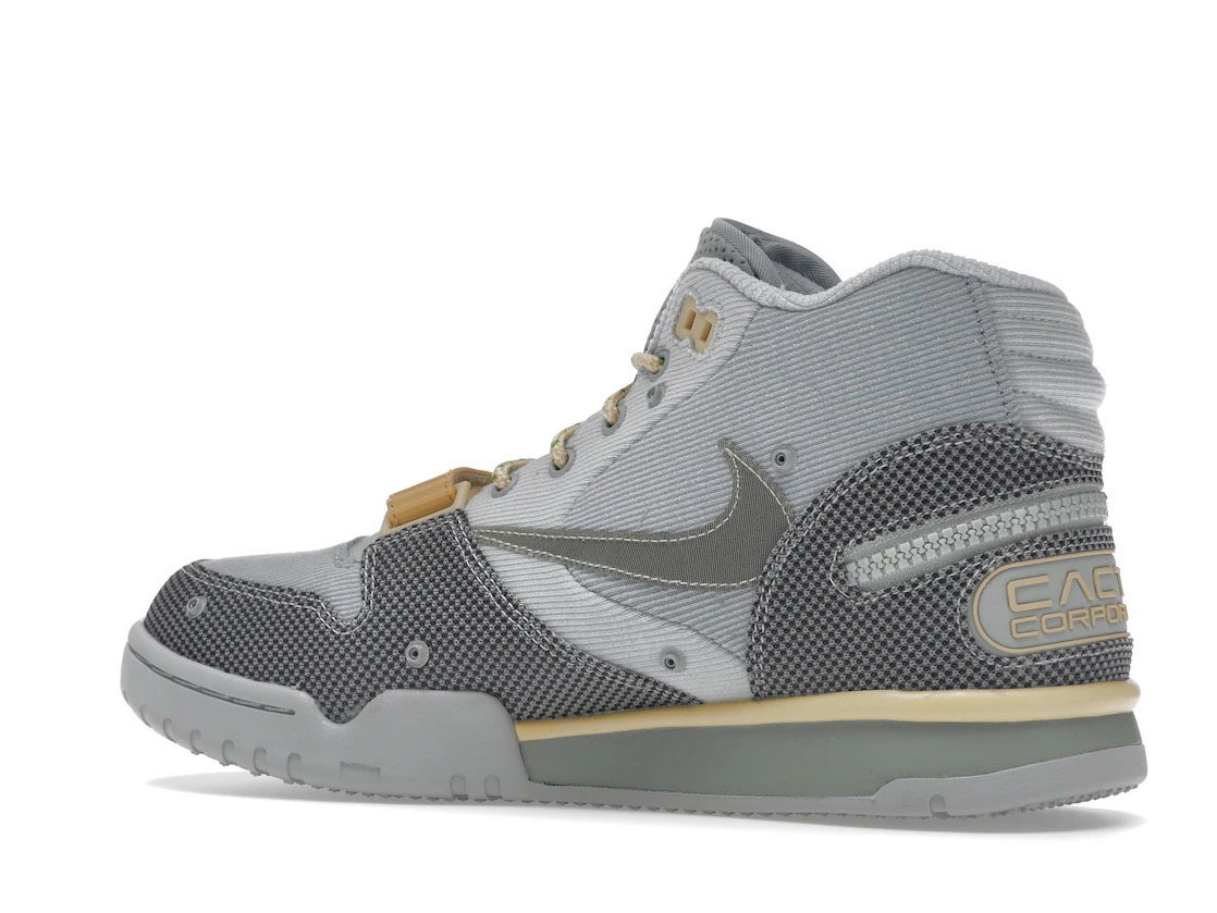 Vue 22 de Nike Air Trainer 1 SP Travis Scott Grey Haze