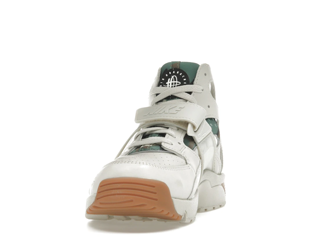 Vue 12 de Nike Air Trainer Huarache Corteiz Light Bone