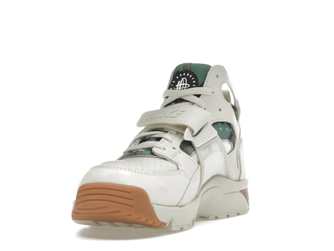 Vue 13 de Nike Air Trainer Huarache Corteiz Light Bone