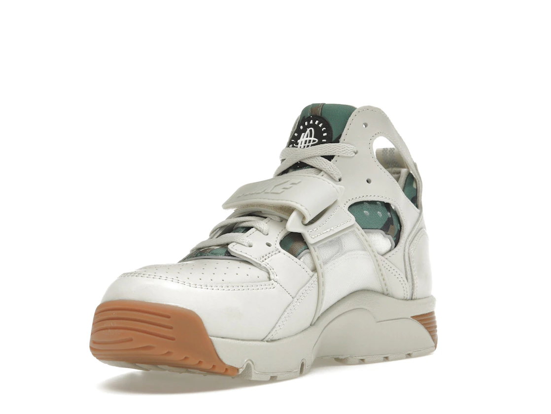 Vue 14 de Nike Air Trainer Huarache Corteiz Light Bone