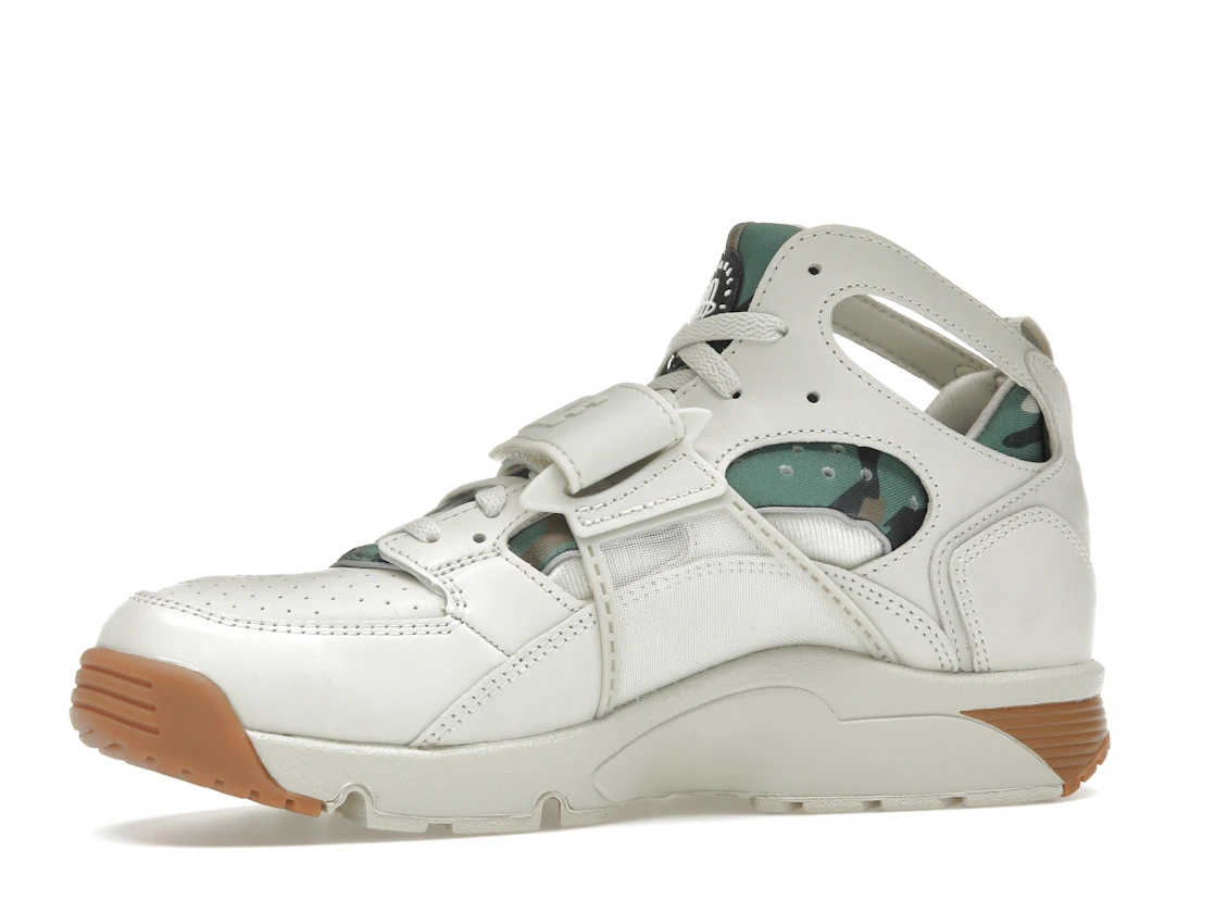 Vue 17 de Nike Air Trainer Huarache Corteiz Light Bone
