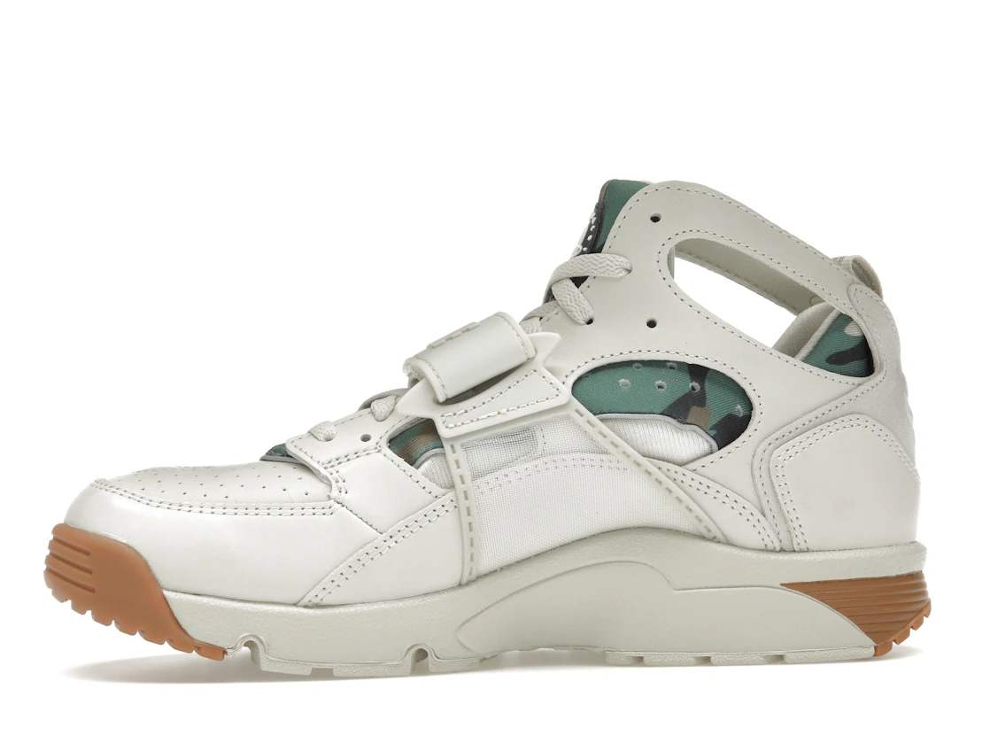 Vue 18 de Nike Air Trainer Huarache Corteiz Light Bone