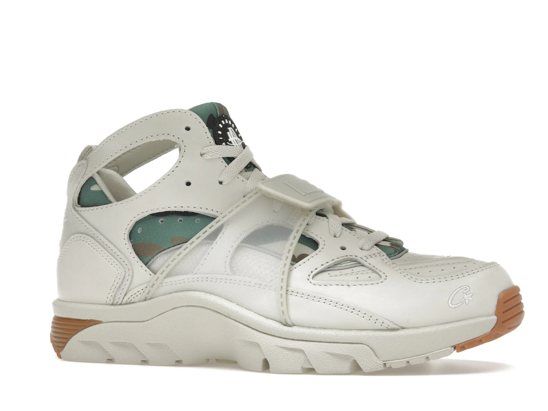 Vue 3 de Nike Air Trainer Huarache Corteiz Light Bone