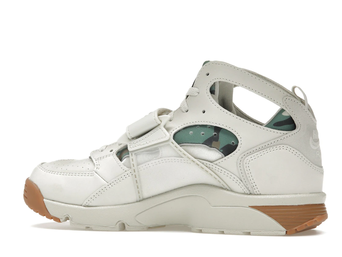 Vue 21 de Nike Air Trainer Huarache Corteiz Light Bone