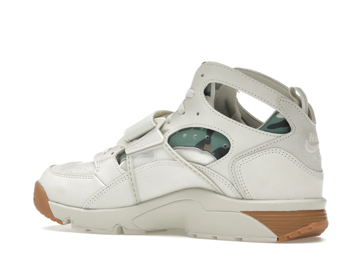 Vue 22 de Nike Air Trainer Huarache Corteiz Light Bone
