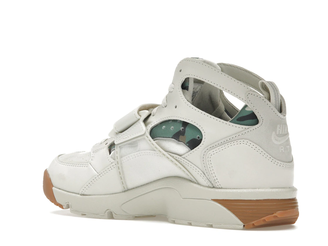 Vue 23 de Nike Air Trainer Huarache Corteiz Light Bone