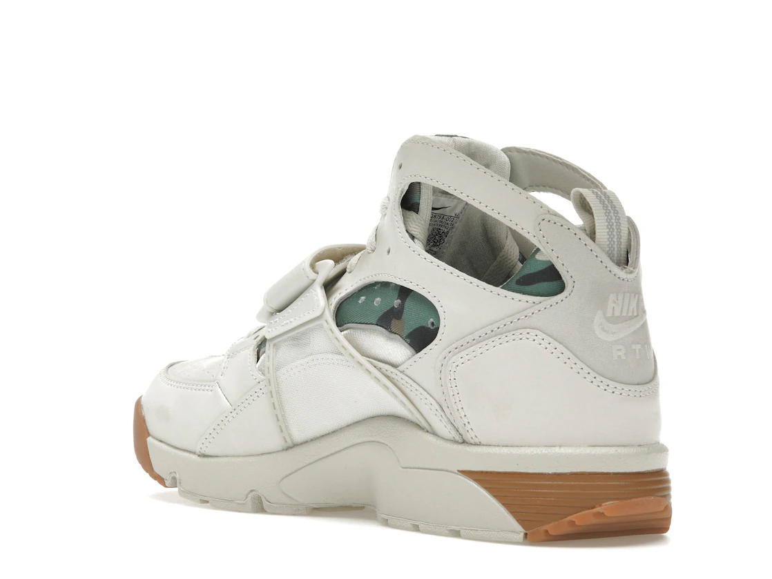 Vue 24 de Nike Air Trainer Huarache Corteiz Light Bone