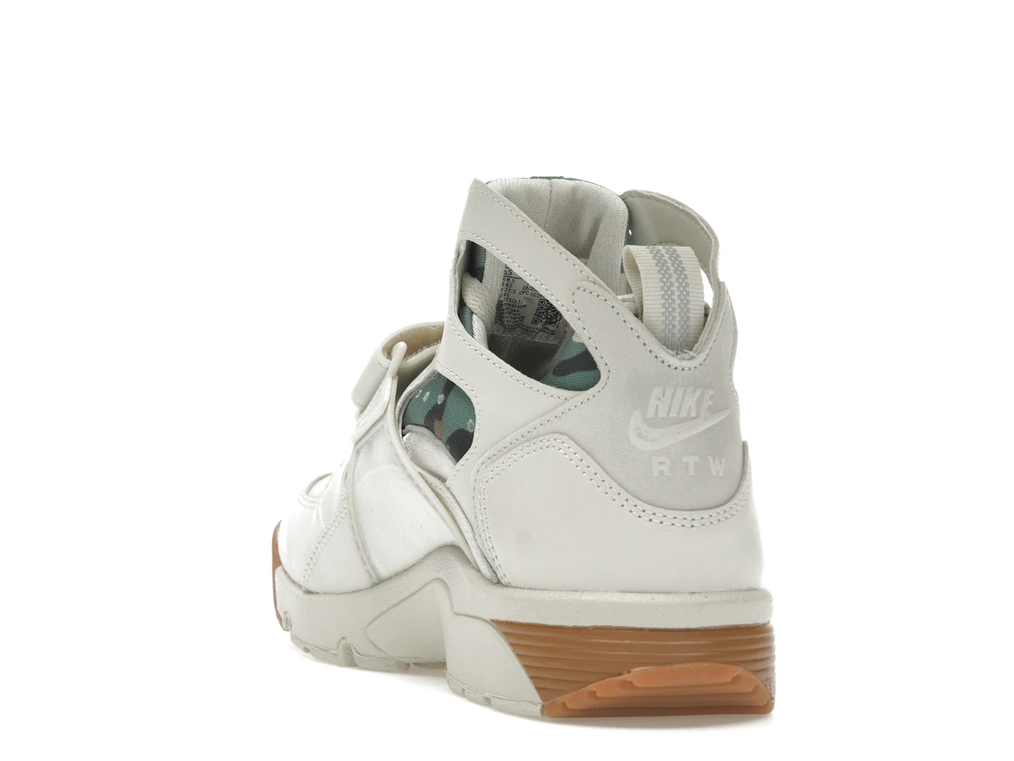 Vue 26 de Nike Air Trainer Huarache Corteiz Light Bone