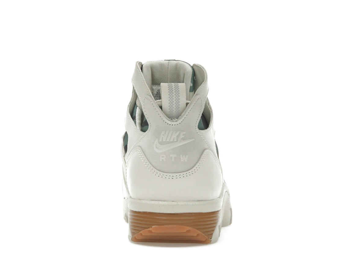 Vue 28 de Nike Air Trainer Huarache Corteiz Light Bone