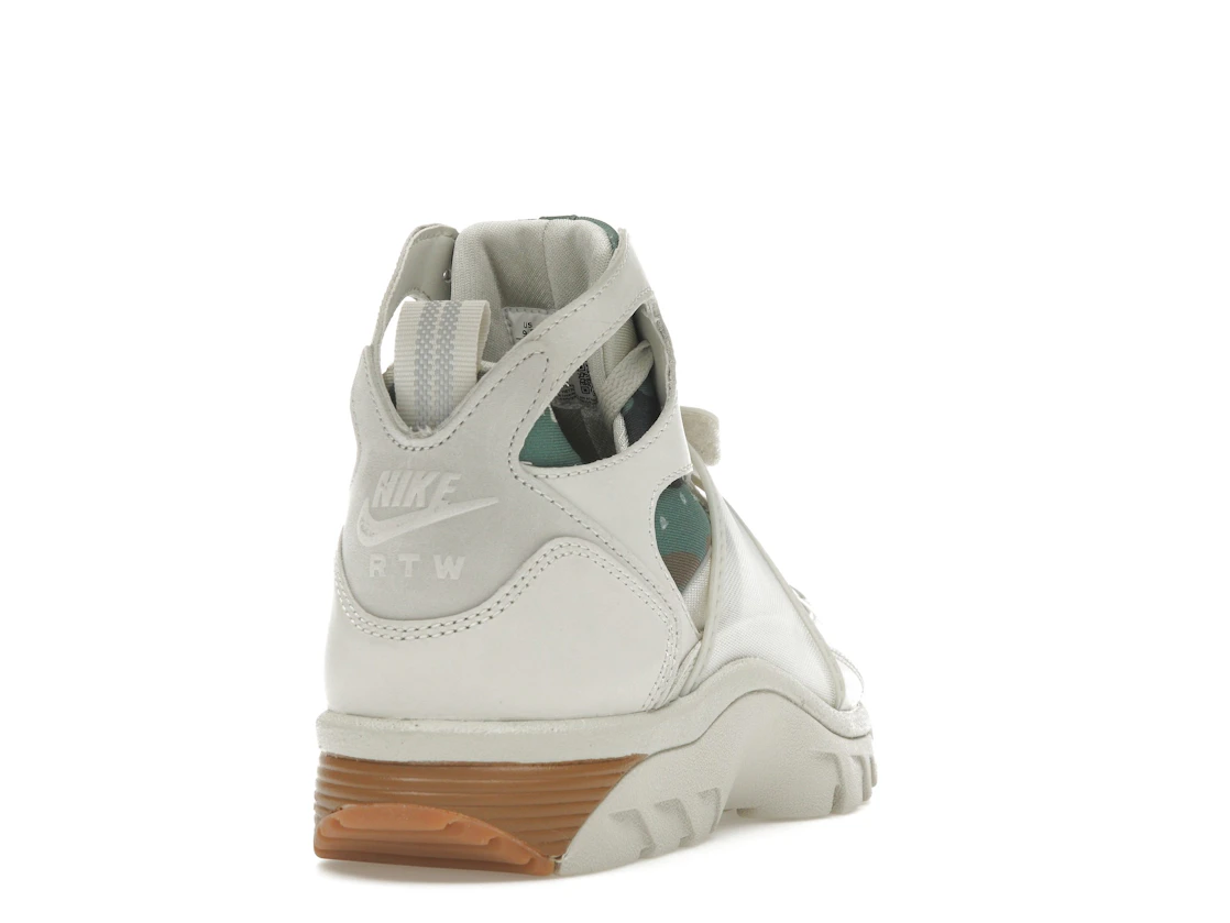 Vue 30 de Nike Air Trainer Huarache Corteiz Light Bone