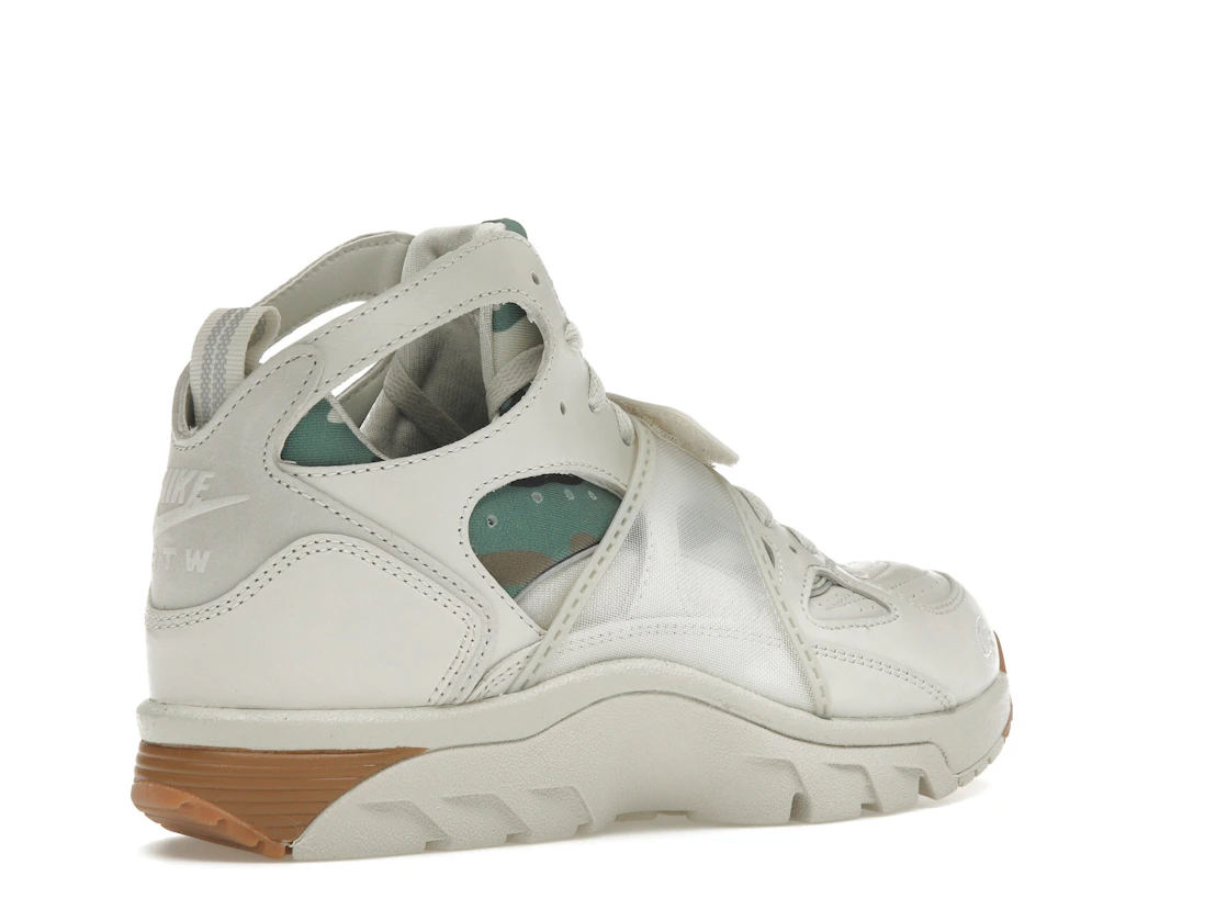 Vue 33 de Nike Air Trainer Huarache Corteiz Light Bone