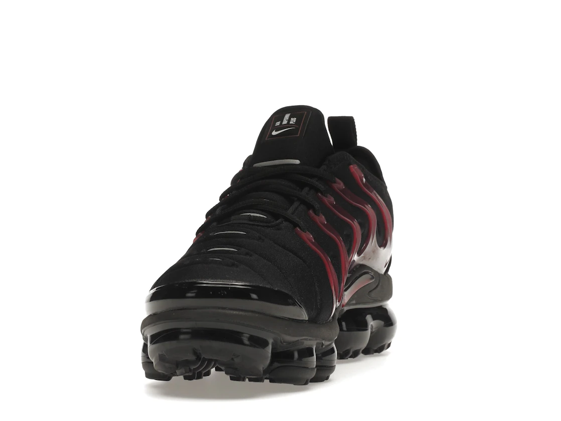 Vue 12 de Nike Air VaporMax Plus Black Noble Red