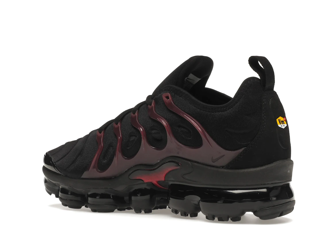 Vue 23 de Nike Air VaporMax Plus Black Noble Red
