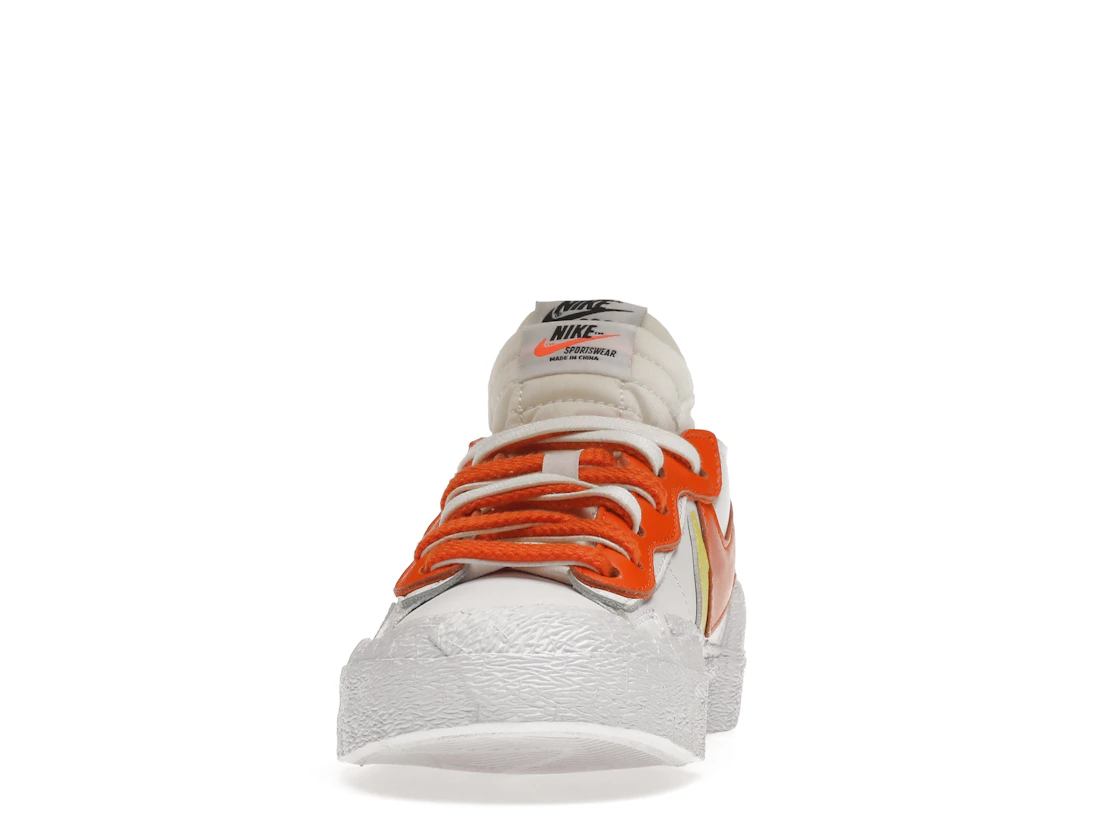 Vue 11 de Nike Blazer Low sacai White Magma Orange