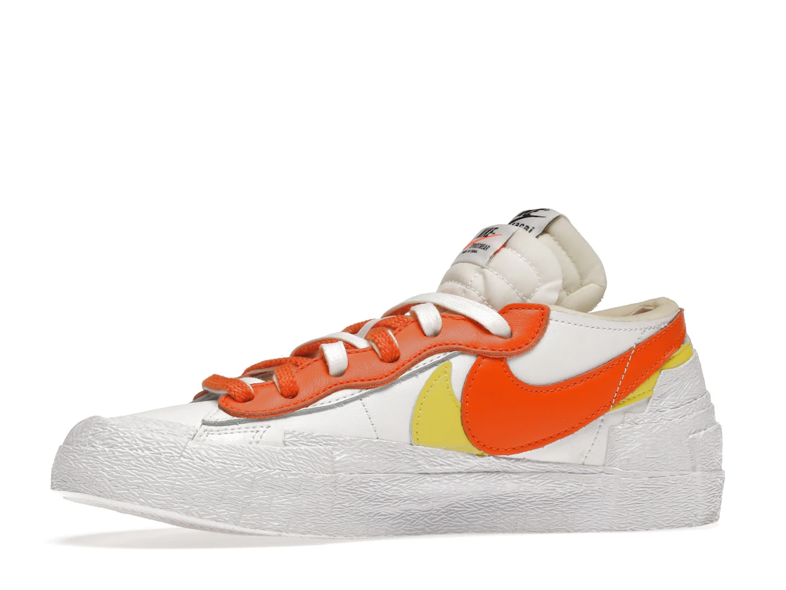 Vue 17 de Nike Blazer Low sacai White Magma Orange