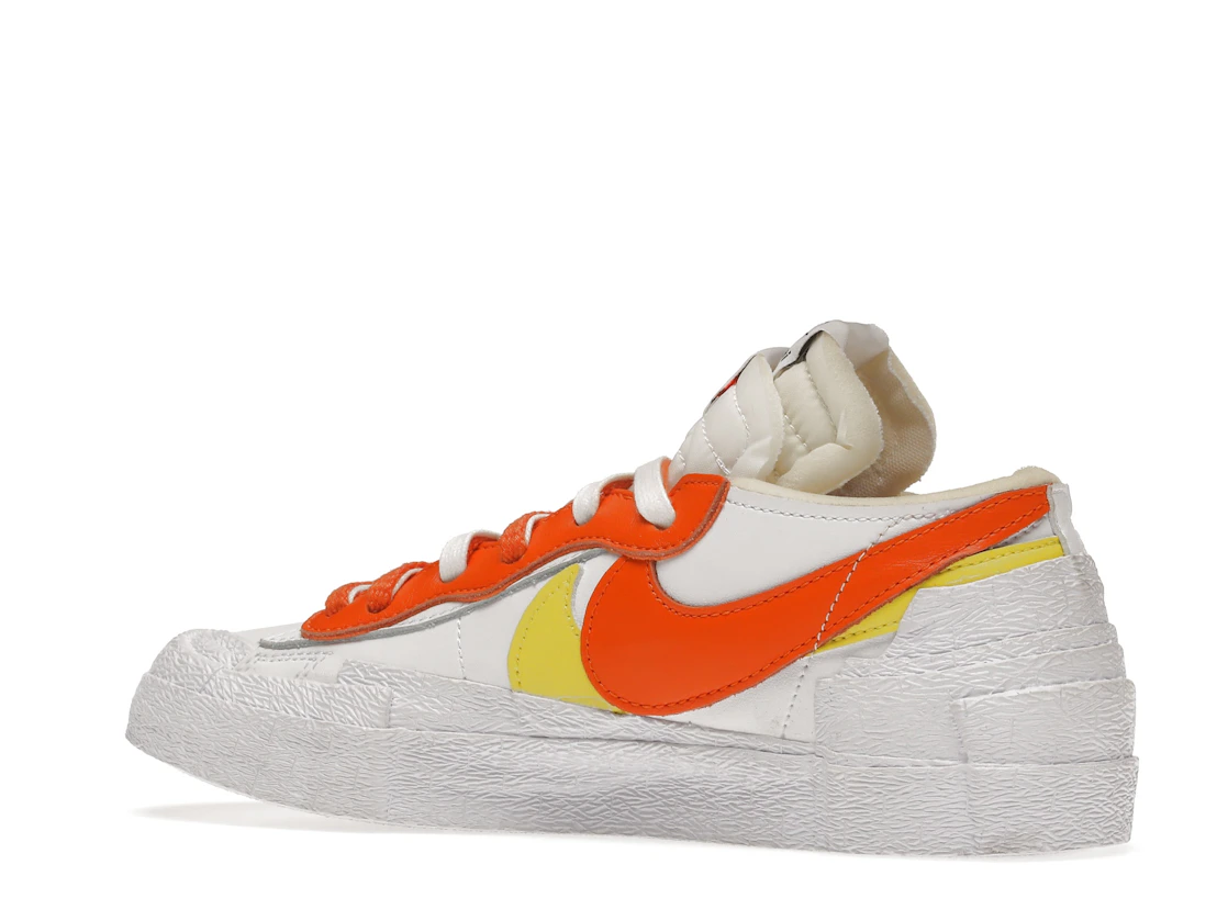 Vue 22 de Nike Blazer Low sacai White Magma Orange