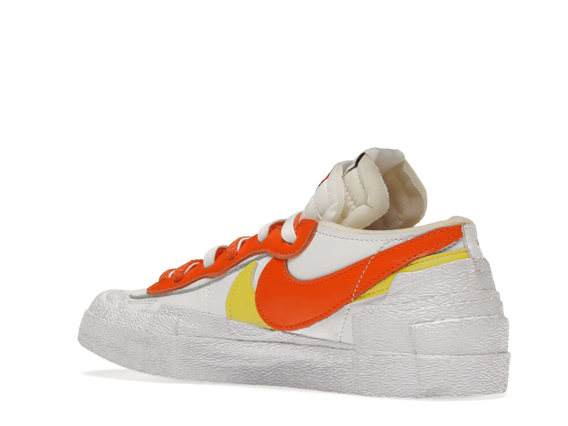 Vue 23 de Nike Blazer Low sacai White Magma Orange