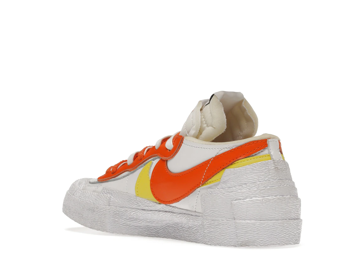 Vue 24 de Nike Blazer Low sacai White Magma Orange