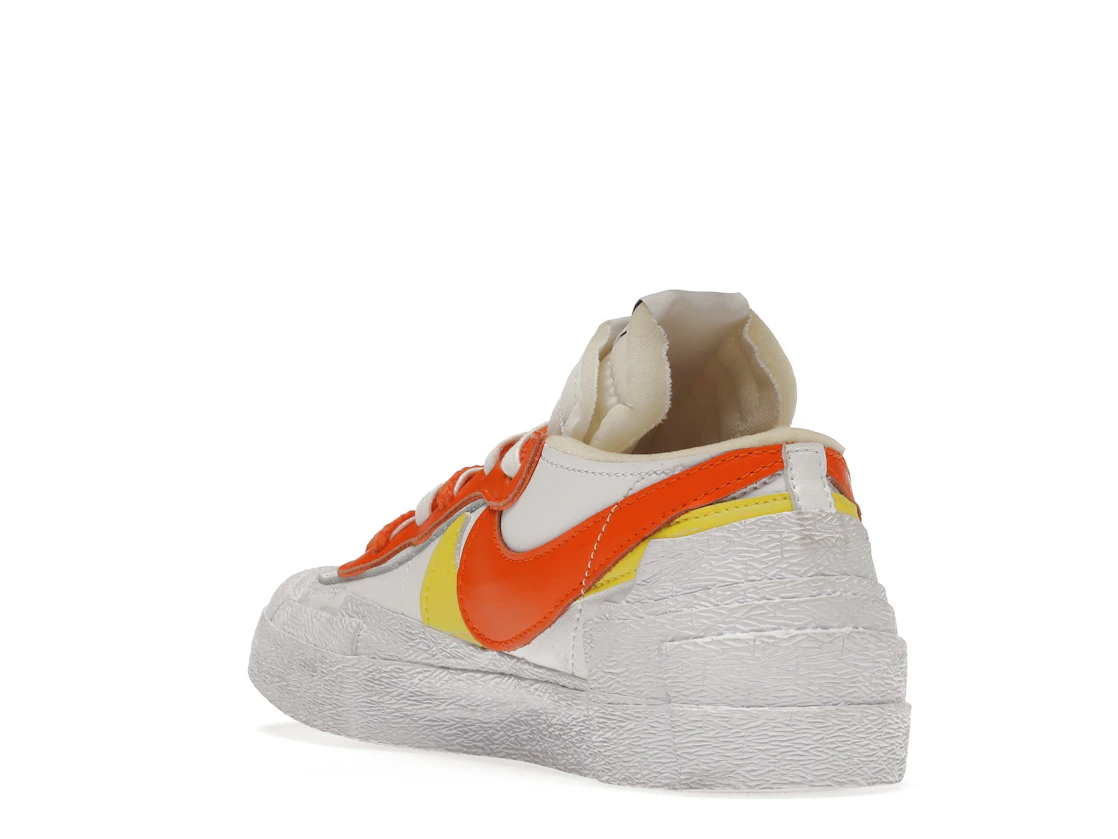 Vue 25 de Nike Blazer Low sacai White Magma Orange