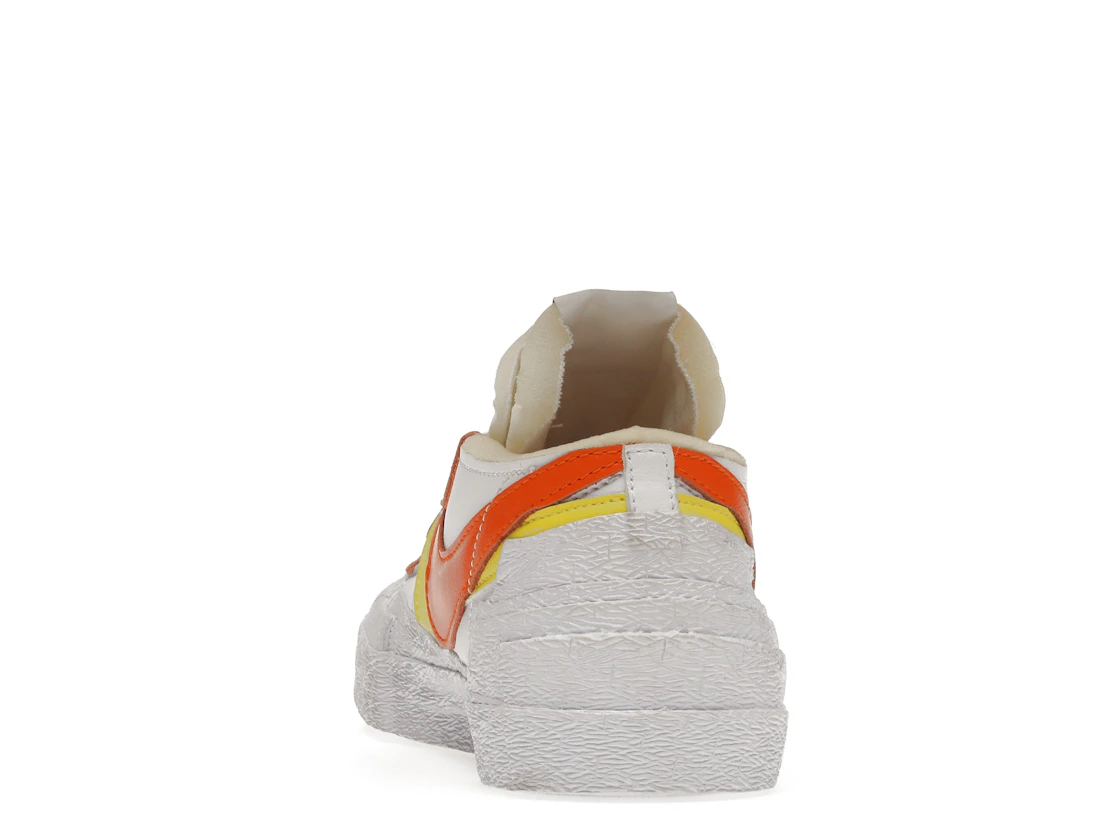 Vue 27 de Nike Blazer Low sacai White Magma Orange