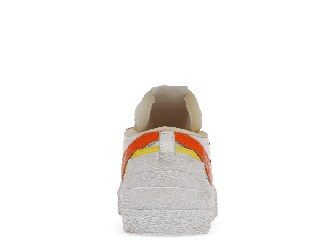 Vue 28 de Nike Blazer Low sacai White Magma Orange