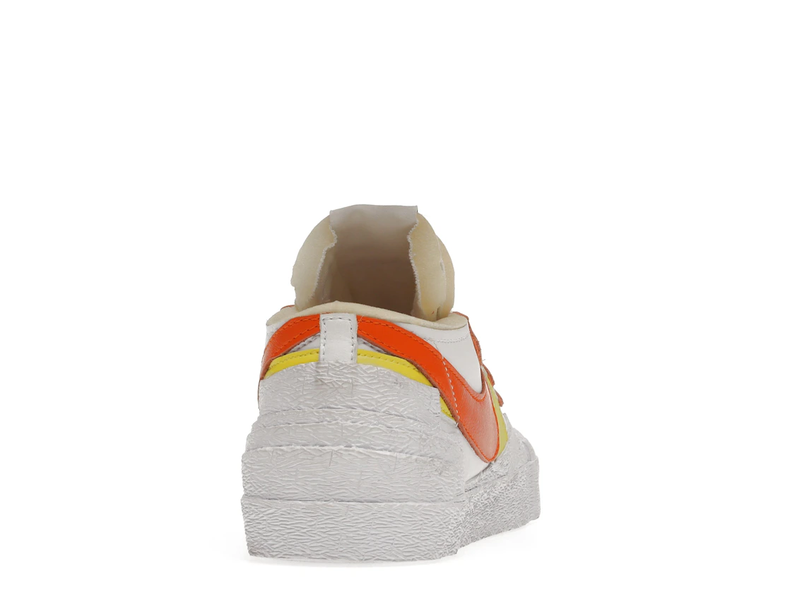 Vue 29 de Nike Blazer Low sacai White Magma Orange