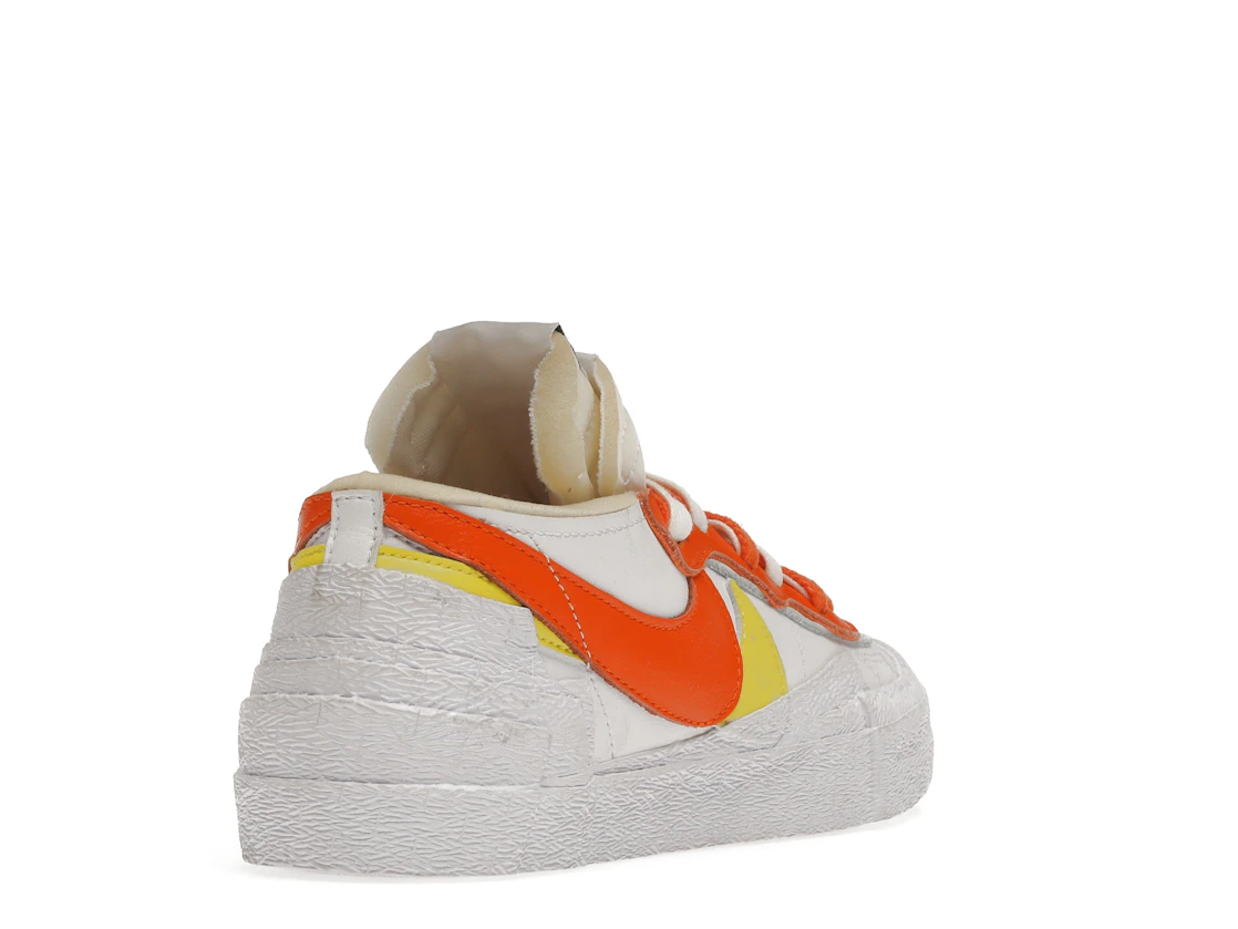 Vue 31 de Nike Blazer Low sacai White Magma Orange