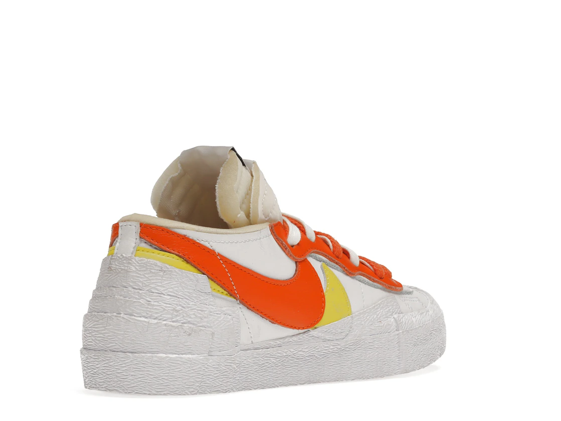 Vue 32 de Nike Blazer Low sacai White Magma Orange