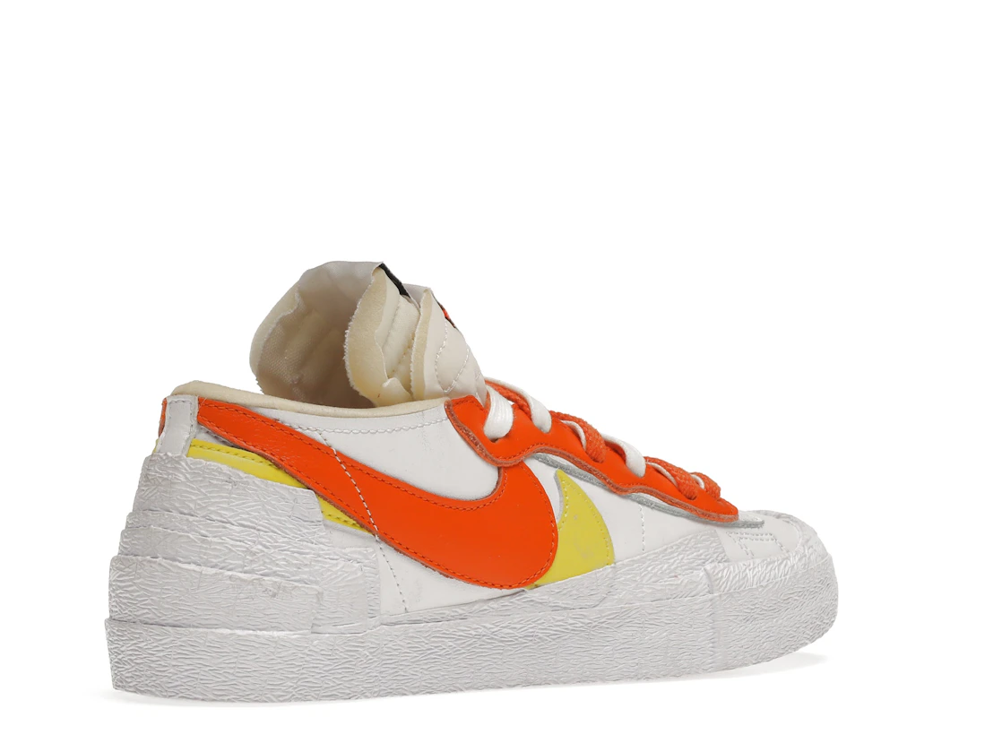 Vue 33 de Nike Blazer Low sacai White Magma Orange