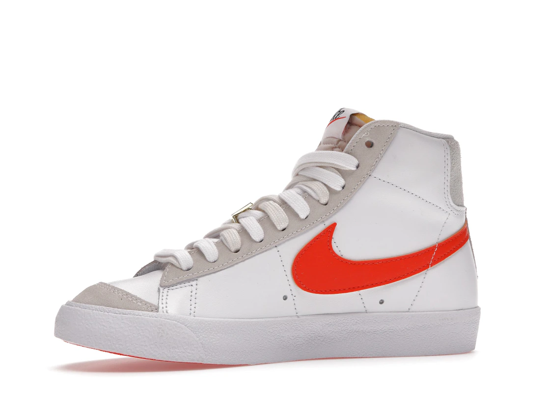 Vue 17 de Nike Blazer Mid 77 SE First Use White 