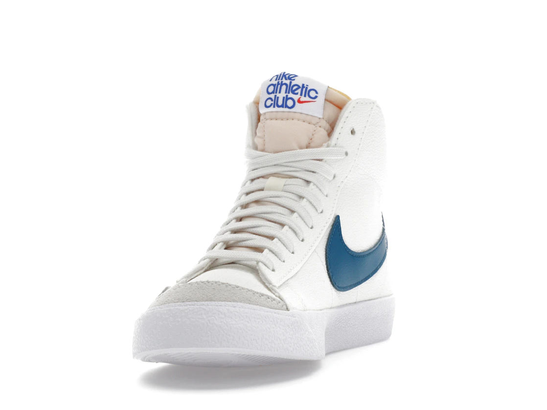 Vue 12 de Nike Blazer Mid 77 Athletic Club White Marina 