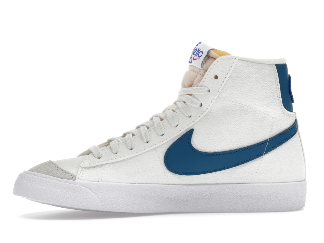 Vue 18 de Nike Blazer Mid 77 Athletic Club White Marina 