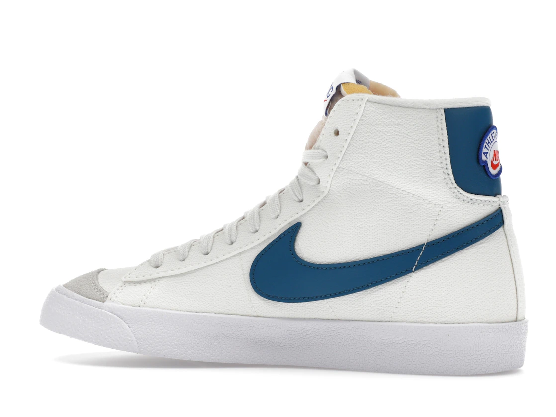 Vue 21 de Nike Blazer Mid 77 Athletic Club White Marina 