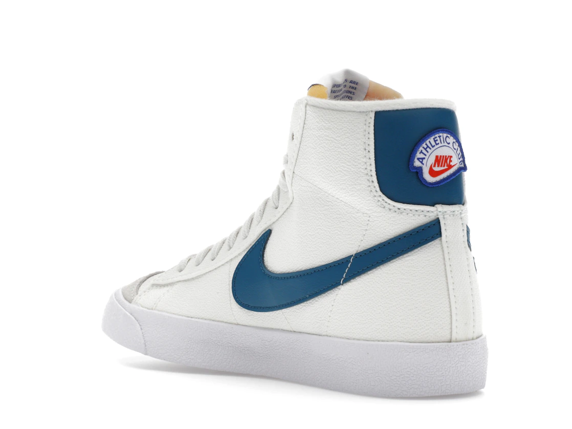 Vue 24 de Nike Blazer Mid 77 Athletic Club White Marina 