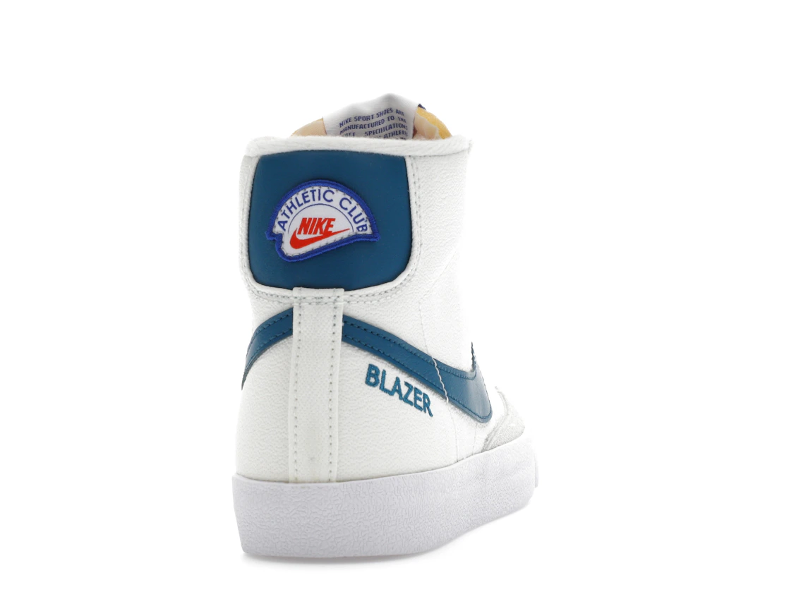 Vue 29 de Nike Blazer Mid 77 Athletic Club White Marina 
