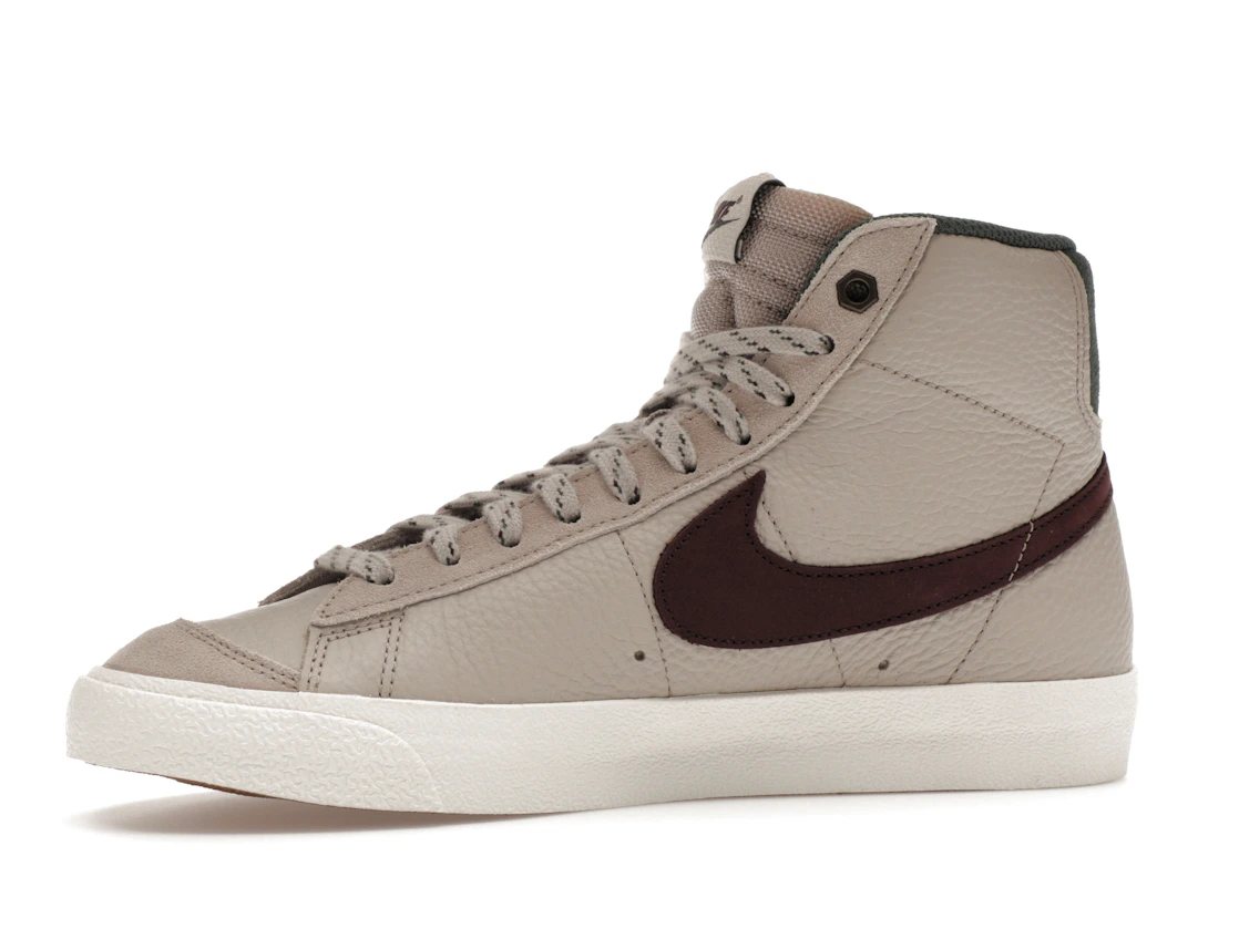 Vue 17 de Nike Blazer Mid 77 Cream Vintage Green