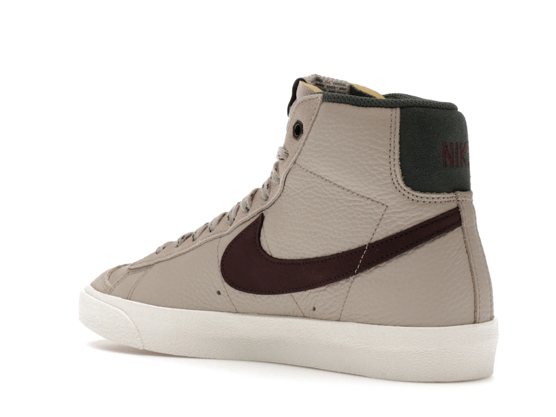 Vue 23 de Nike Blazer Mid 77 Cream Vintage Green