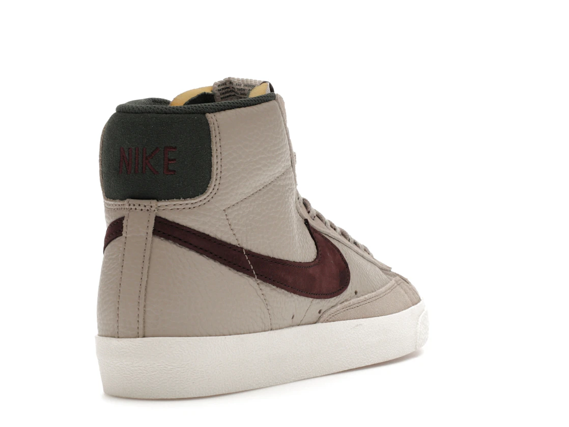 Vue 31 de Nike Blazer Mid 77 Cream Vintage Green