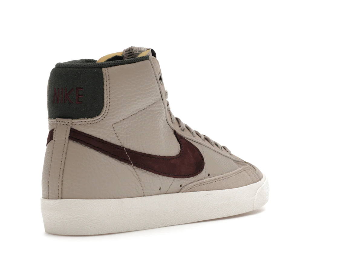 Vue 32 de Nike Blazer Mid 77 Cream Vintage Green