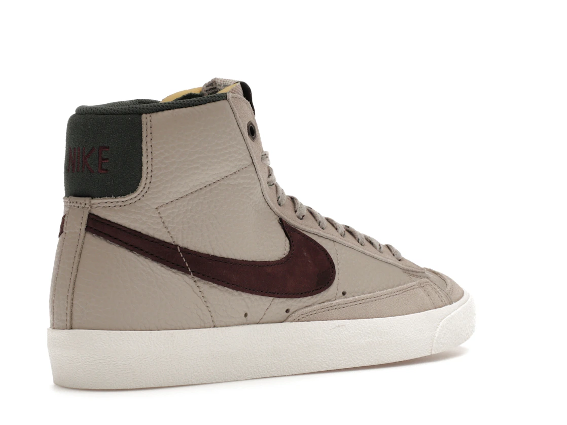 Vue 33 de Nike Blazer Mid 77 Cream Vintage Green