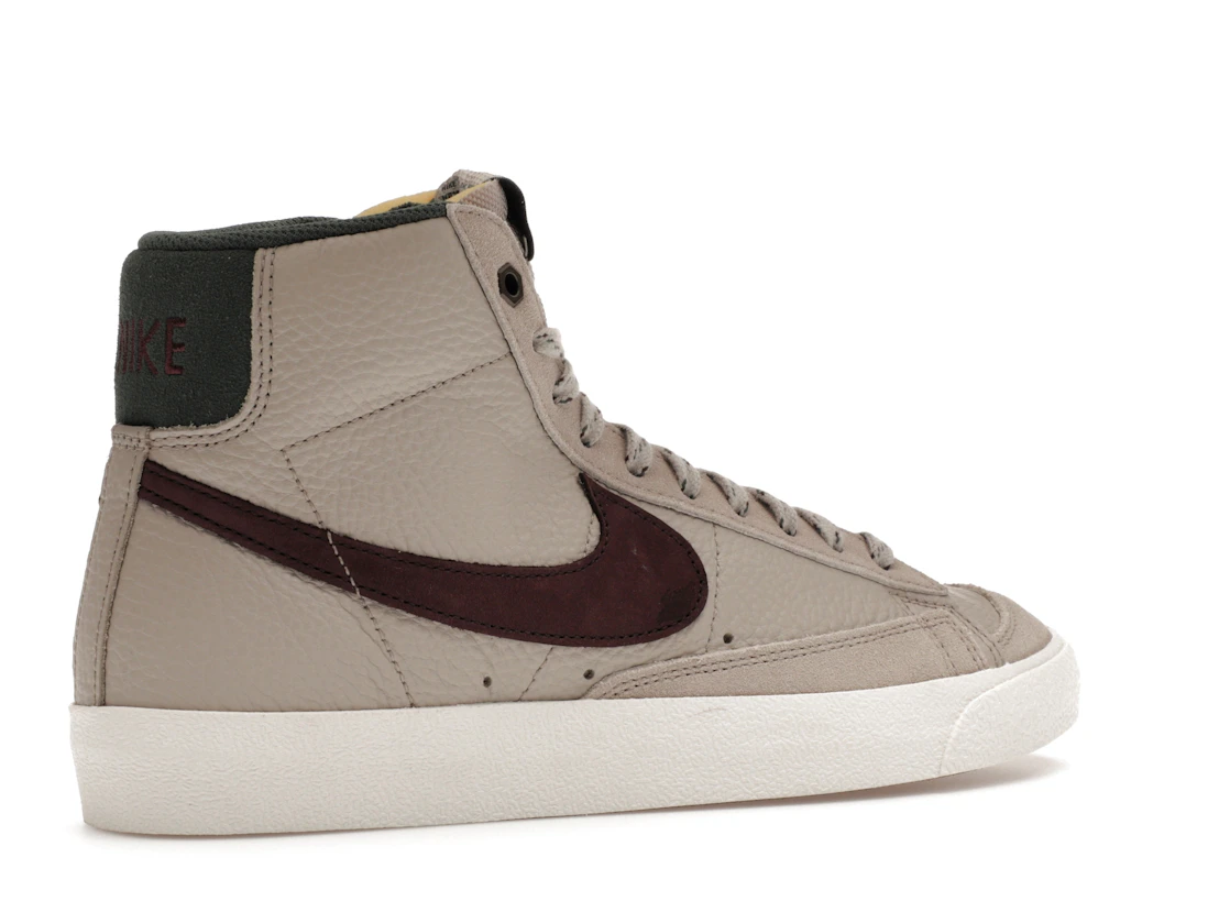 Vue 34 de Nike Blazer Mid 77 Cream Vintage Green