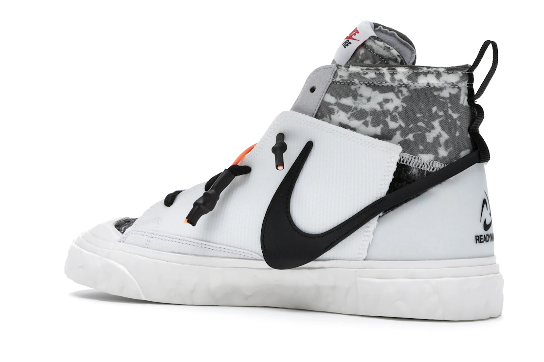 Vue 22 de Nike Blazer Mid READYMADE White