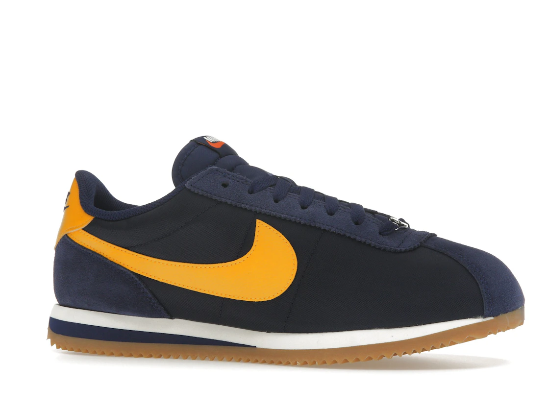 Vue 3 de Nike Cortez TXT Michigan 