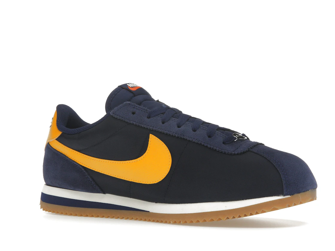 Vue 4 de Nike Cortez TXT Michigan 