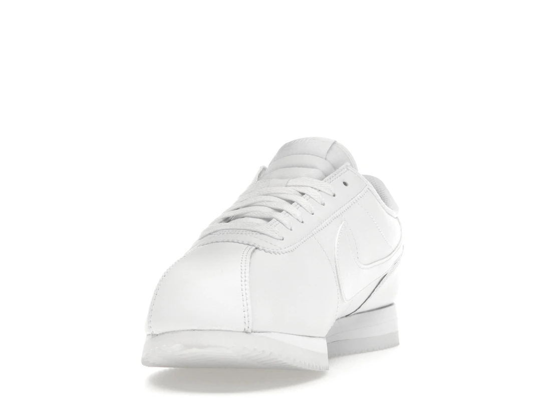 Vue 12 de Nike Cortez Triple White 