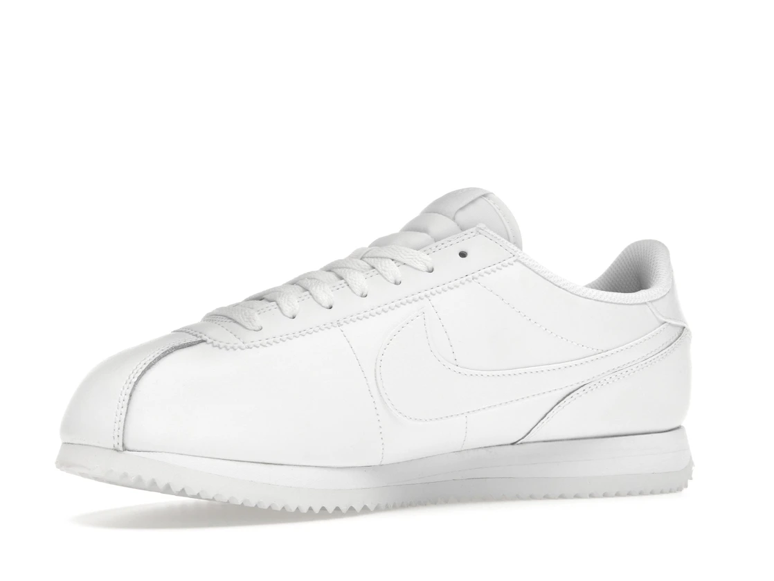Vue 16 de Nike Cortez Triple White 