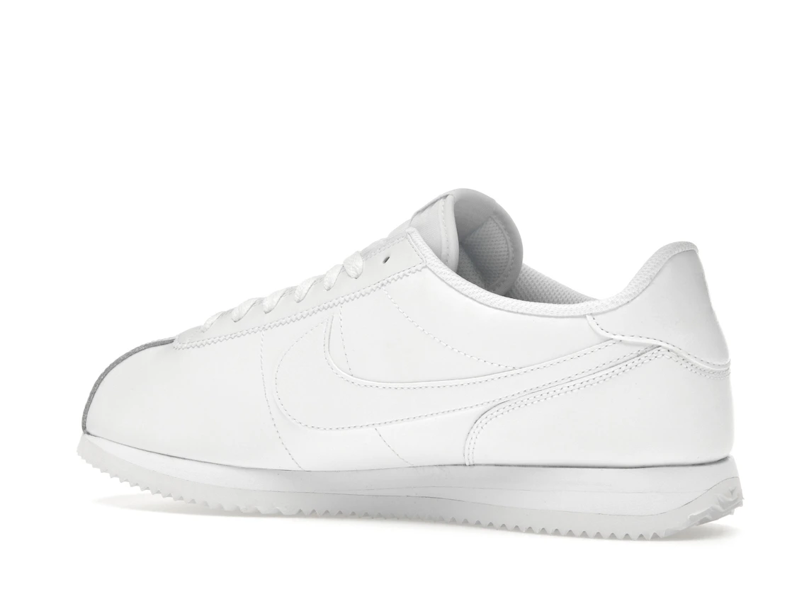 Vue 22 de Nike Cortez Triple White 