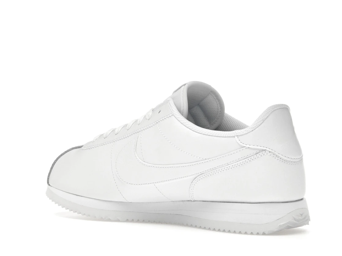 Vue 23 de Nike Cortez Triple White 